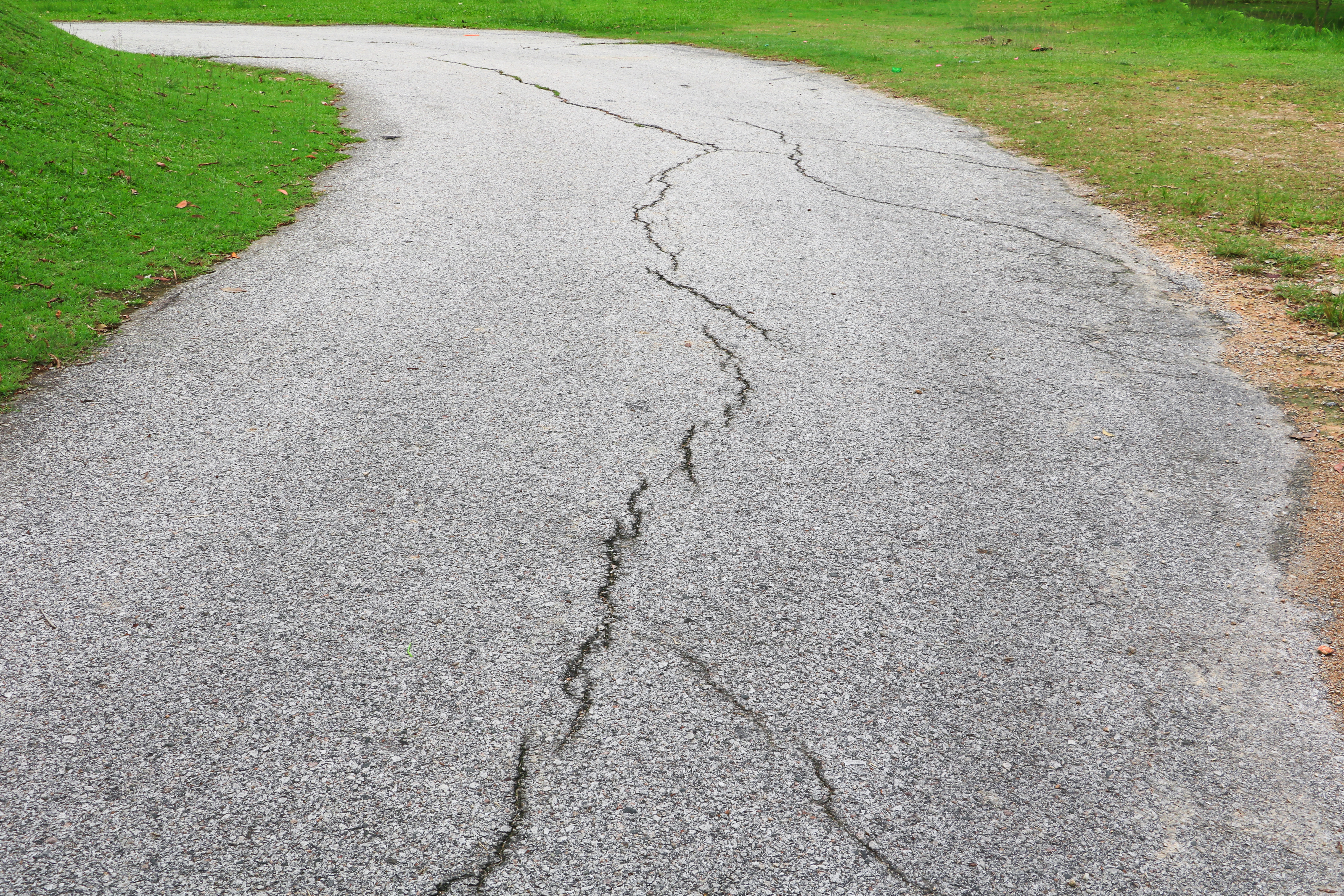 Your Guide For Fixing Asphalt Cracks